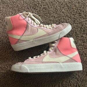 Nike Kids High-Top blazers Pink and cream Sneakers size 4.5y